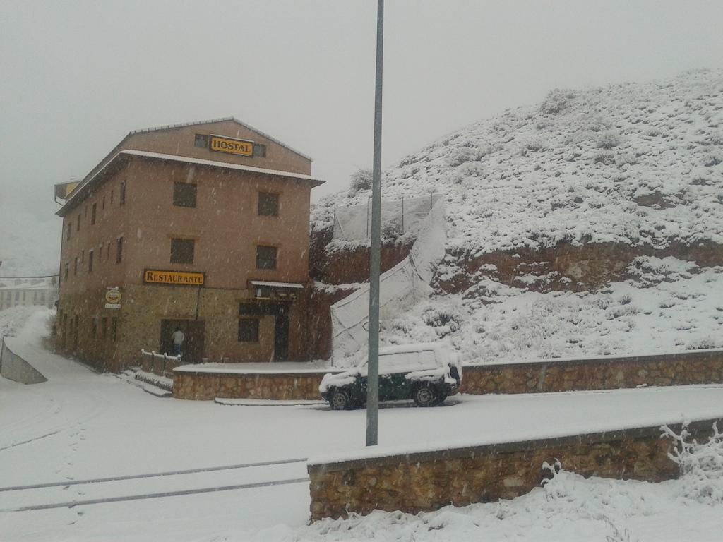 Hostal El Olmo Camarena de la Sierra Buitenkant foto